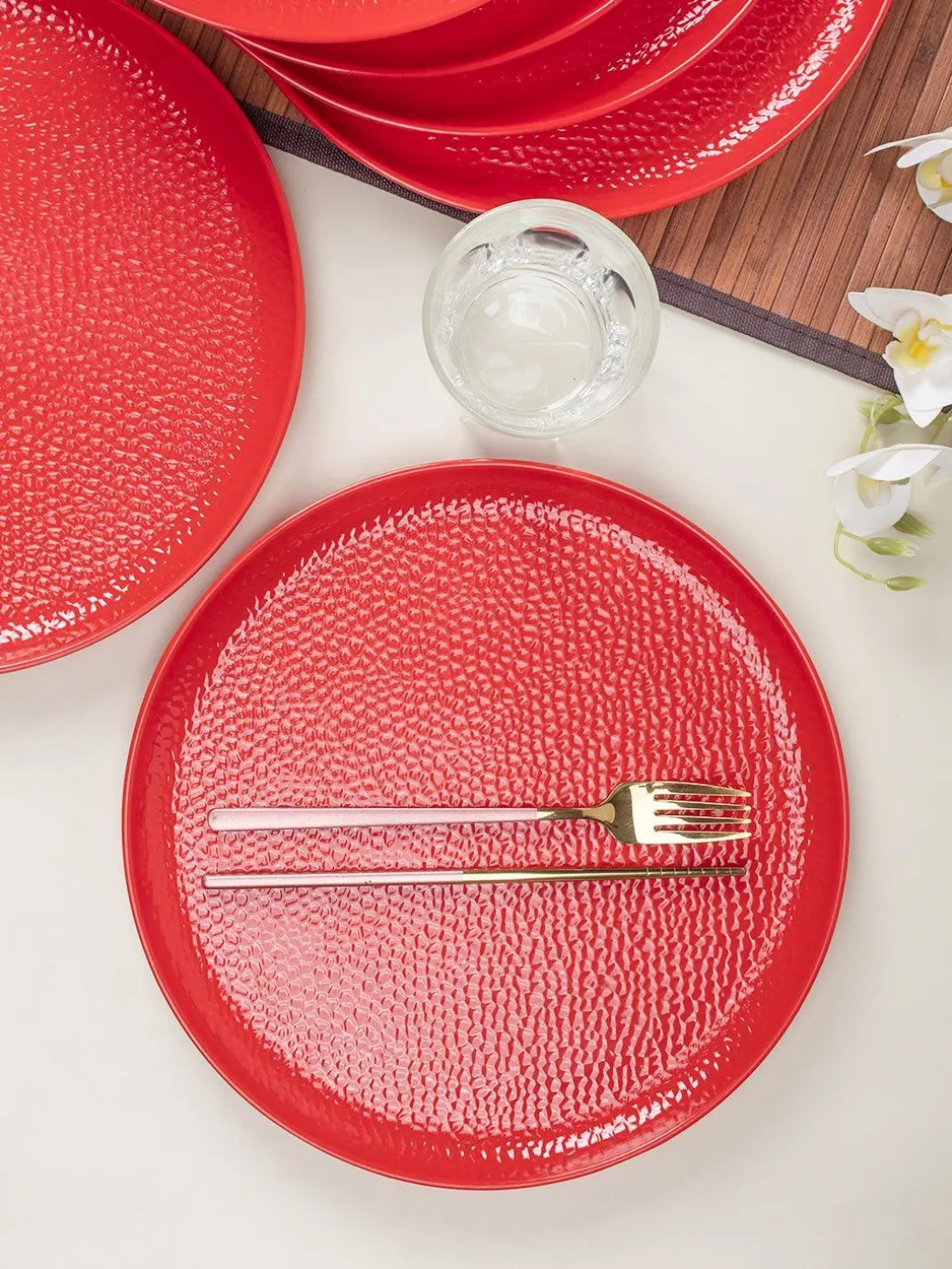 Market99 Hammered Melamine Tableware Red Glossy Finish Full Plates for Dining Table (Set Of 6, Red)
