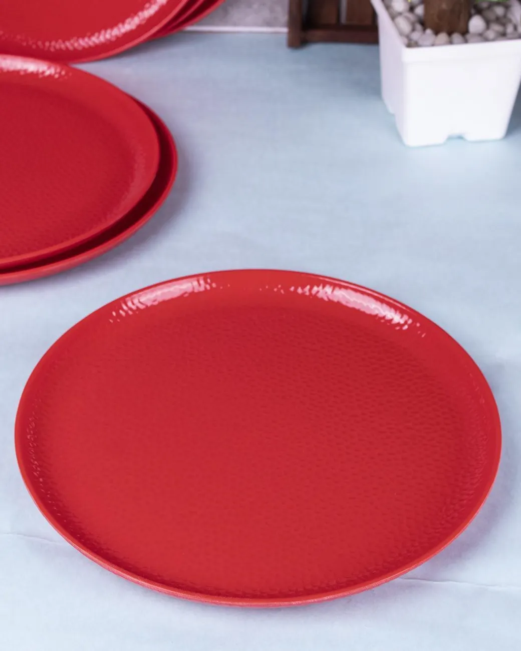 Market99 Hammered Melamine Tableware Red Glossy Finish Full Plates for Dining Table (Set Of 6, Red)