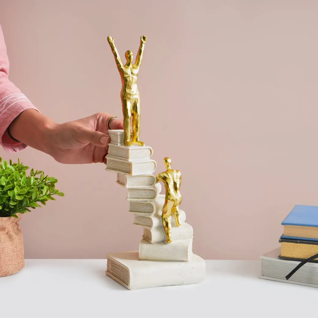 MARKET99 Resin Decor Object Staircase Design in White & Golden