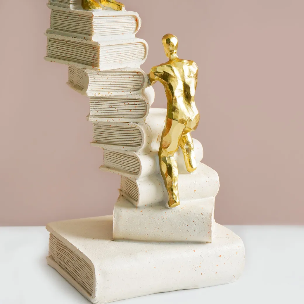 MARKET99 Resin Decor Object Staircase Design in White & Golden