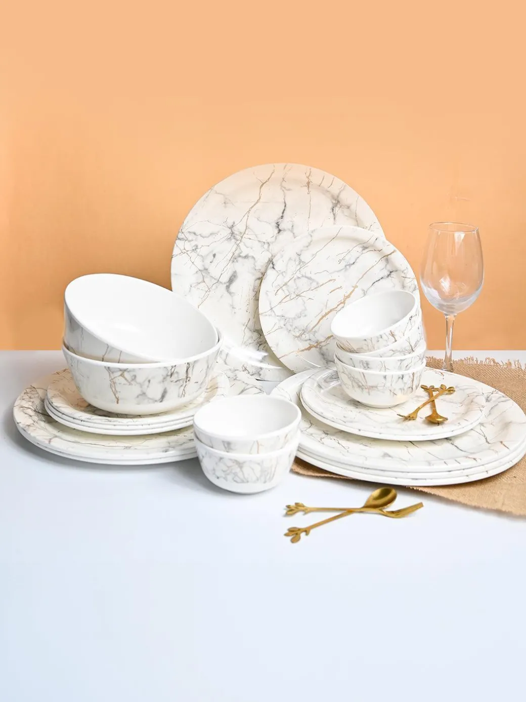 MARKET99 White Static Dinner Set