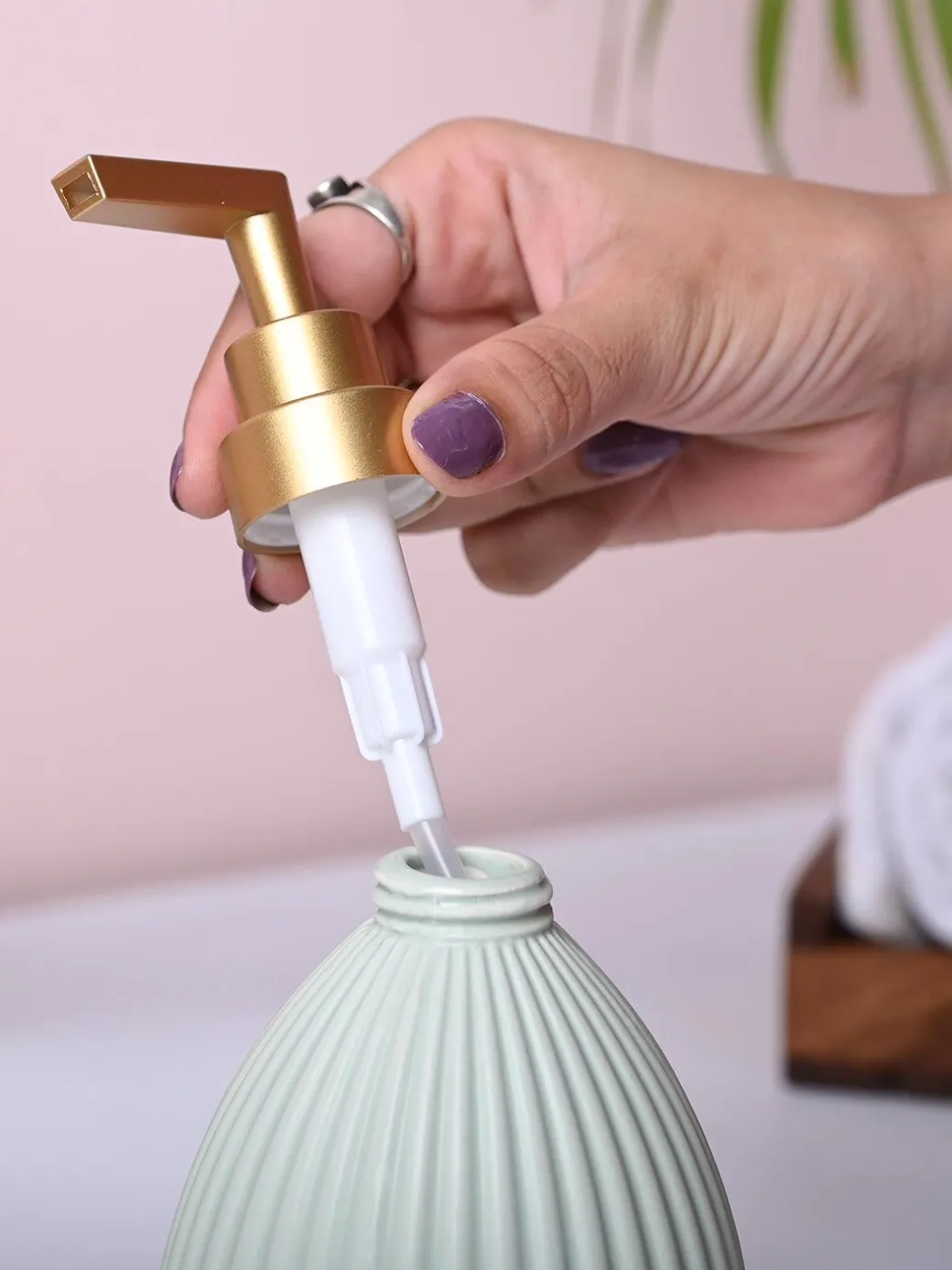 Mint Freshness Soap Dispenser - Cylindrical Shape