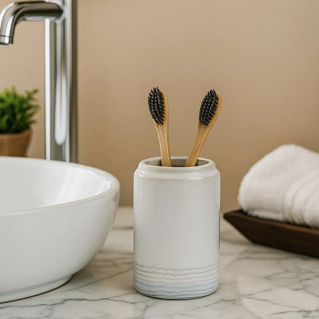 VON CASA Fine-Lined Ceramic Tooth Brush Holder (White)