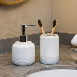 VON CASA Fine-Lined White Ceramic Bathroom Set (Set Of 2)