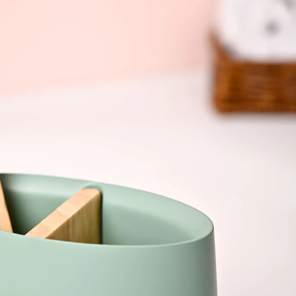 VON CASA Green Polyresin Toothbrush Holder
