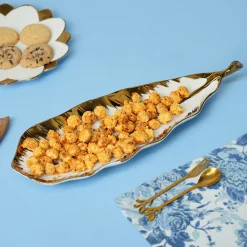 VON CASA Scalloped White Ceramic Leaf Dish